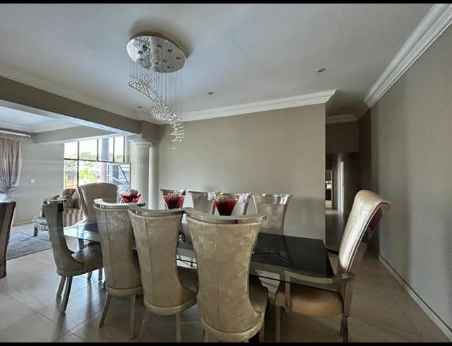 6 BEDROOM HOUSE FOR SALE IN BLUE VALLEY GOLF ESTATE